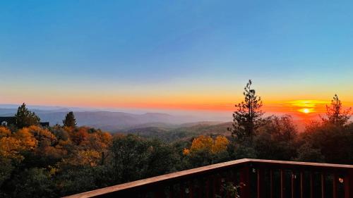 Mountain Bliss Chalet with Great Views!