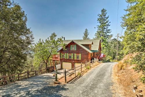 Mountain Bliss Chalet with Great Views!