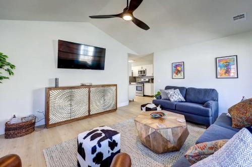 Chic Bentonville Home with Patio and Fire Pit! in Bentonville, USA
