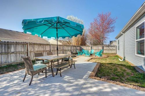 Chic Bentonville Home with Patio and Fire Pit! in Bentonville, USA