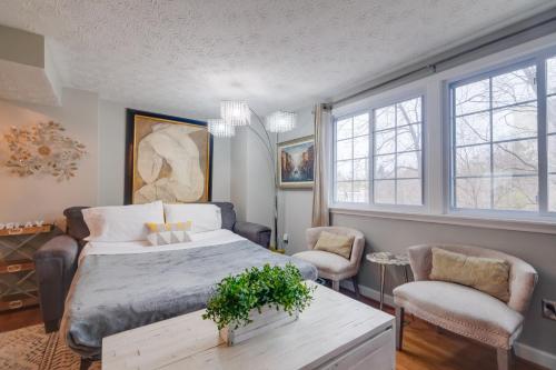 Quaint Arlington Vacation Rental with Patio! in Arlington, USA