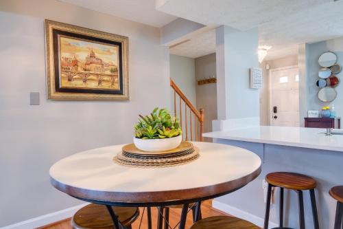 Quaint Arlington Vacation Rental with Patio! in Arlington, USA