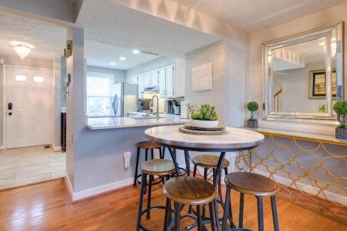 Quaint Arlington Vacation Rental with Patio! in Arlington, USA