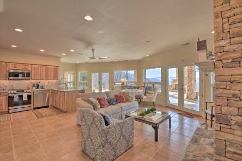 Cozy Vacation Rental Near Lake Chatuge! in Hayesville, USA