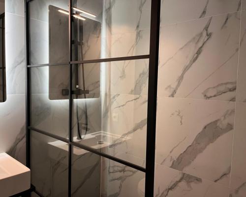 Large Double Room image 1