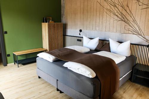 2 twin beds