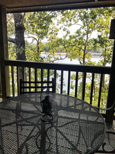 C15 - Lake view two bedroom, two bath Harbor North luxury cottage with private hot tub overlooking Lake Ouachita, Mount Ida (zdjęcie 3)