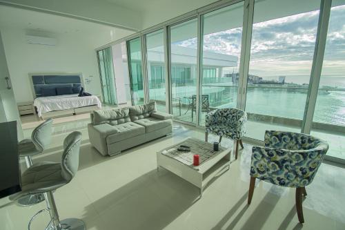 Torre Eme Oceanfront Condo 1501 With Pool