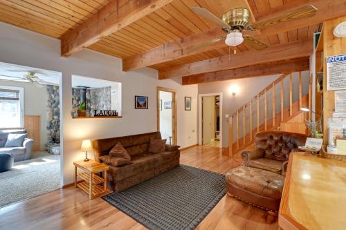 Cozy Ashford Home - 5 Mi to Rainier Natl Park!