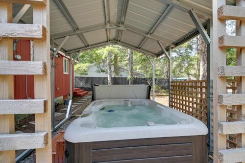 Cozy Ashford Home - 5 Mi to Rainier Natl Park! in แอชฟอร์ด (วอชิงตัน)