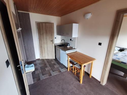 2 twin beds, 1 sofa bed