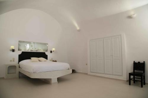 Dimitrios Cave House - image 8
