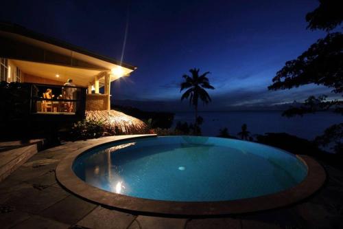 Beachfront Villa - House of Bamboo, Infinity Pool