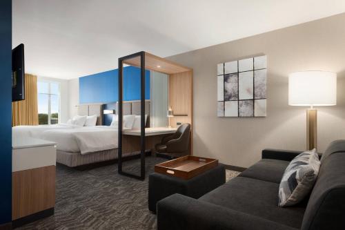 Suite, 2 Queen, Trundle bed, City view