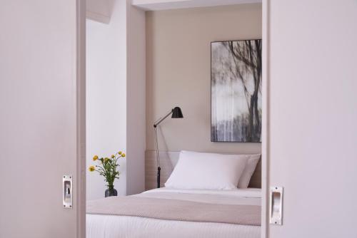 Parthenon 2BD Apartment steps from Acropolis, Athens (photo 8)