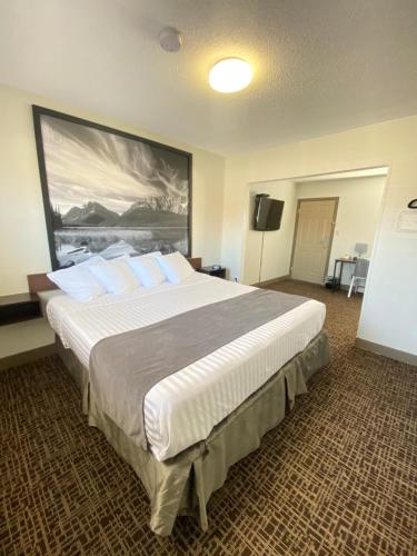 Super 8 by Wyndham Penticton - Accommodation