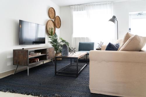 JURNY Miami Beach Apartments - main image