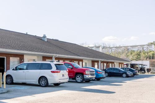 Exclusive Quarters – Cleveland, TN