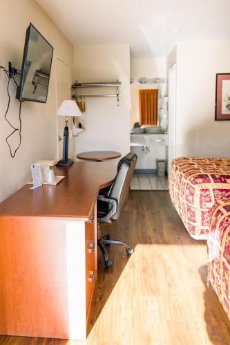 Exclusive Quarters – Cleveland, TN
