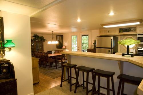 Harbor House, a secluded three bedroom, two bath home on the lake home in Mount Ida, Vereinigte Staaten von Amerika