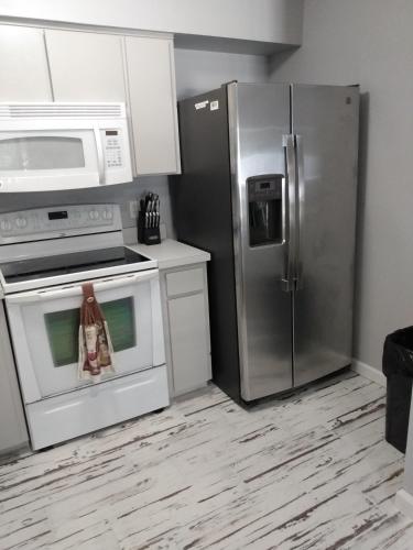 Tampa Lakehouse II 2 bedroom and 2 bathroom in Golfwood Estates