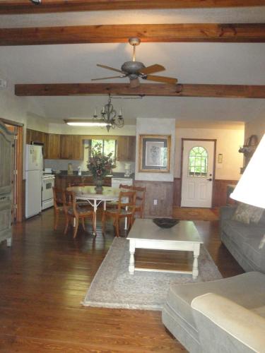 C7 - Lake view three bedroom, three bath cottage with hot tub overlooking Lake Ouachita, Mount Ida (fotografie 6)