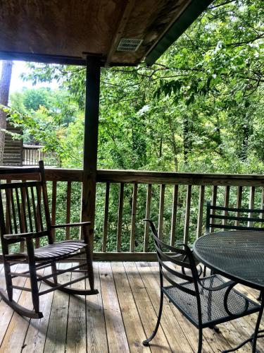 C13 - Forest View two bedroom, two bath Harbor North luxury loft cottage with private hot tub o Lake on Ouachita, Mount Ida (foto 3)