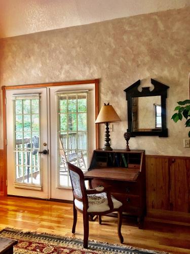 C13 - Forest View two bedroom, two bath Harbor North luxury loft cottage with private hot tub o Lake on Ouachita, Mount Ida (foto 9)