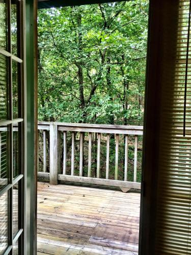 C13 - Forest View two bedroom, two bath Harbor North luxury loft cottage with private hot tub o Lake on Ouachita, Mount Ida (foto 11)