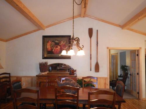 C20, Three bedroom, three bath log-sided, luxury Harbor North cottage with hot tub cottage, Mount Ida (zdjęcie 5)