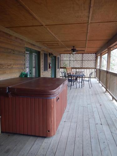 C20, Three bedroom, three bath log-sided, luxury Harbor North cottage with hot tub cottage, Mount Ida (zdjęcie 2)