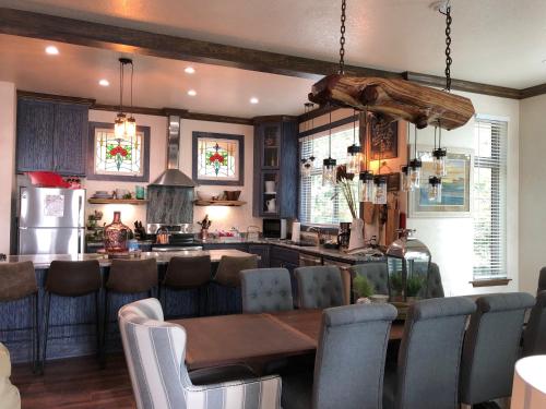 C25, Four bedroom, 4 1 2 bath luxury log-sided cottage with hot tub cottage, Mount Ida (foto 6)