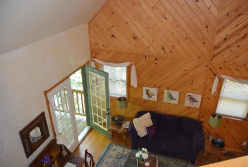 C10 - Lake view two bedroom, two bath log-sided, luxury Harbor North loft cottage with hot tub overlooking Lake Ouachita, Mount Ida (foto 9)