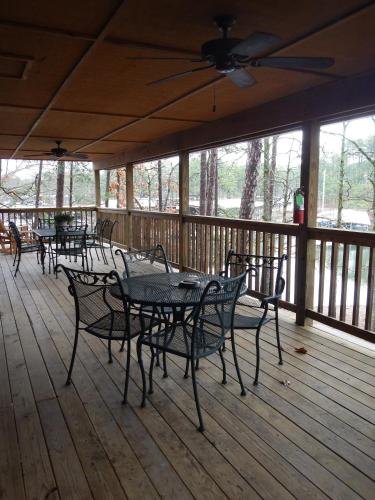 C24, Three bedroom, three bath log-sided, luxury Harbor North cottage with hot tub cottage, Mount Ida (photo 9)