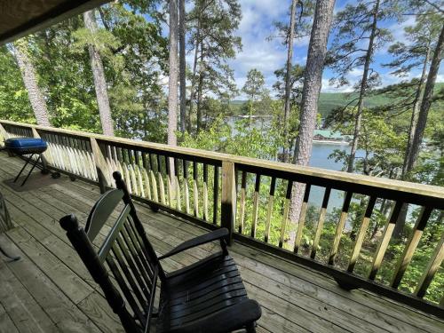 C8, Two bedroom, two bath log-sided, lake view luxury cottage with hot tub cottage, Mount Ida (photo 4)