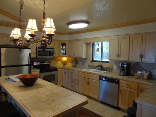 C22, a luxury, three bedroom, three bath Harbor North cottage overlooking the lake cottage, Mount Ida (zdjęcie 4)