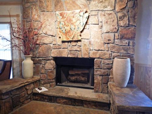 C21, Three bedroom, three bath log-sided, luxury Harbor North cottage with hot tub cottage, Mount Ida (zdjęcie 4)