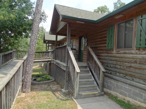 C16, Two bedroom, two bath, log-sided Harbor North luxury cottage with hot tub overlooking Lake Ouachita, Mount Ida (Foto 4)