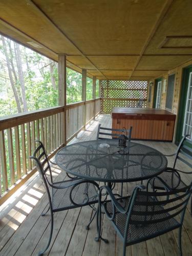 C16, Two bedroom, two bath, log-sided Harbor North luxury cottage with hot tub overlooking Lake Ouachita, Mount Ida (Foto 8)