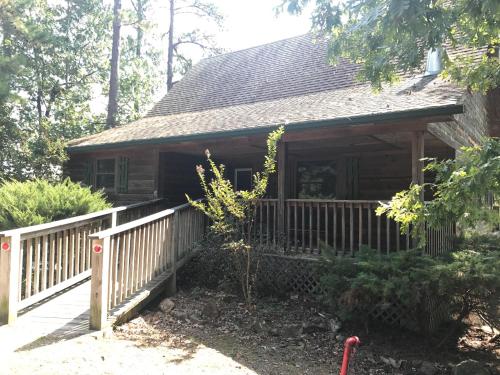 C11 - Lake view two bedroom, two bath Harbor North luxuryloft cottage with private hot tub overlooking Lake Ouachita, Mount Ida