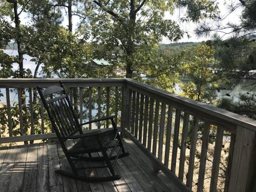 C11 - Lake view two bedroom, two bath Harbor North luxuryloft cottage with private hot tub overlooking Lake Ouachita, Mount Ida (fotografie 7)
