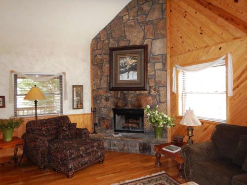 C12 - Luxury, loft, log-sided two bedroom Harbor North cottage on Lake Ouachita, Mount Ida (zdjęcie 2)