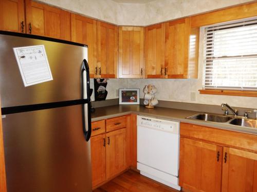 C12 - Luxury, loft, log-sided two bedroom Harbor North cottage on Lake Ouachita, Mount Ida (zdjęcie 8)