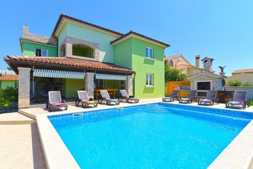 Family friendly apartments with a swimming pool Galizana, Fazana - 20796
