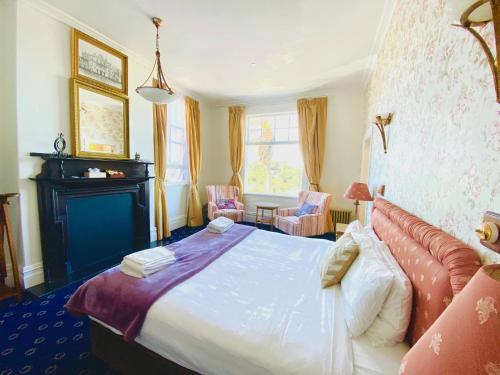 room detail thumbnail 1