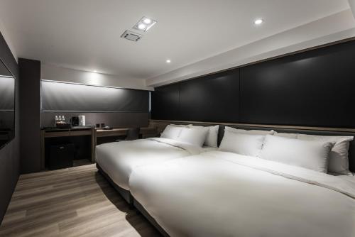 440875501 Autumn Willow Hotel