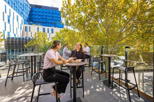 parveke/terassi, TRYP by Wyndham Pulteney Street Adelaide in Adelaide