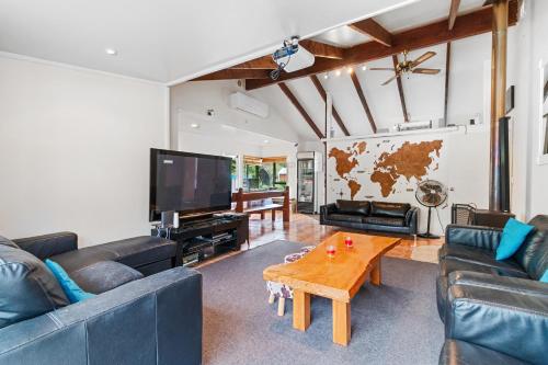 Közös társalgó / TV, Riverside Accommodation in Waihi