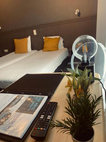 New Hotel de Lives - image 12