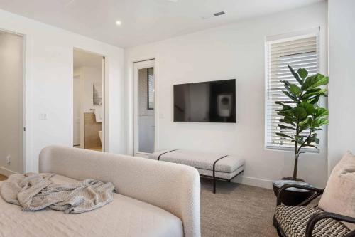 Waters Edge home - image 7